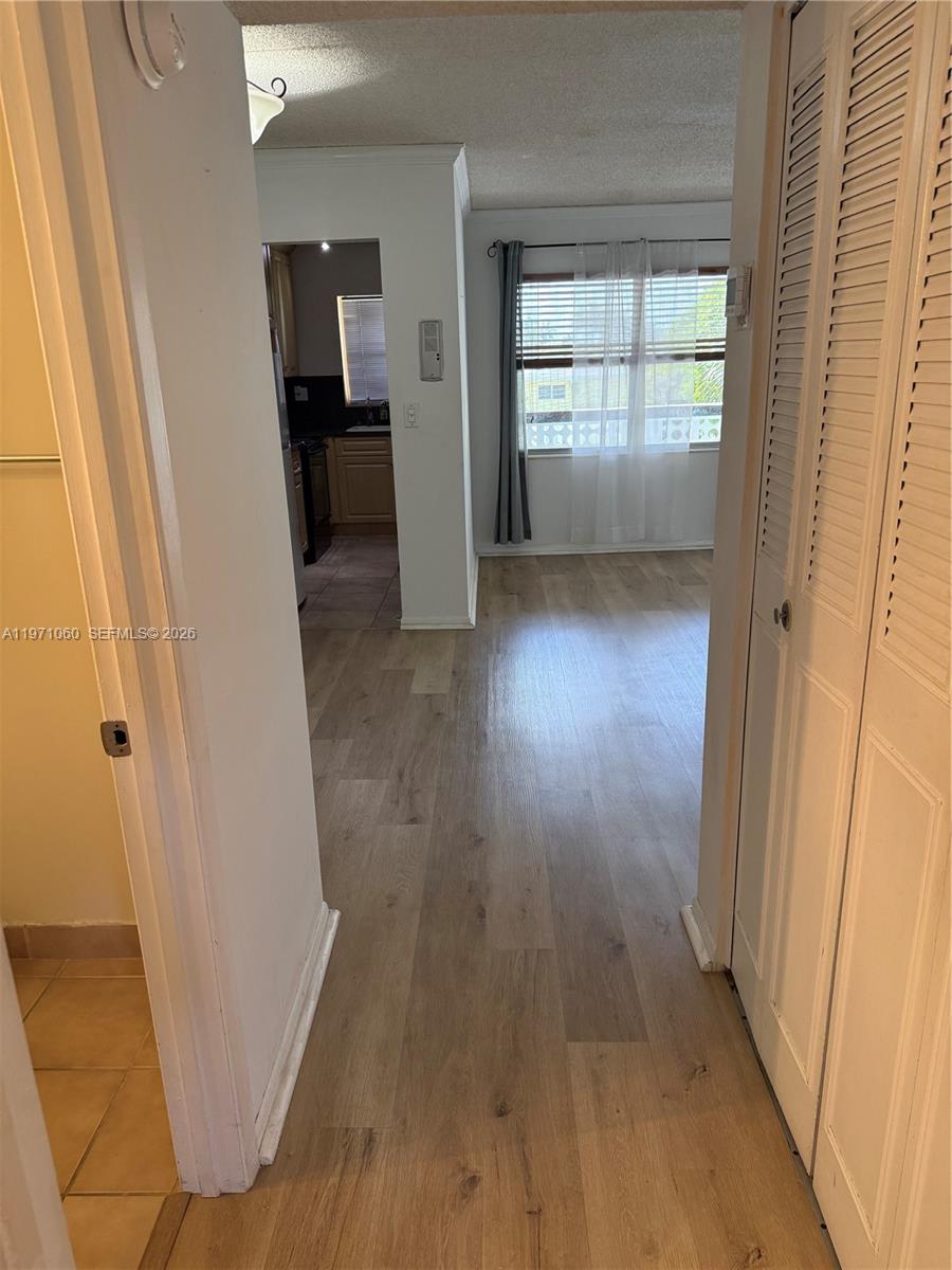 SANTA MONICA CONDOMINIUM - Residential
