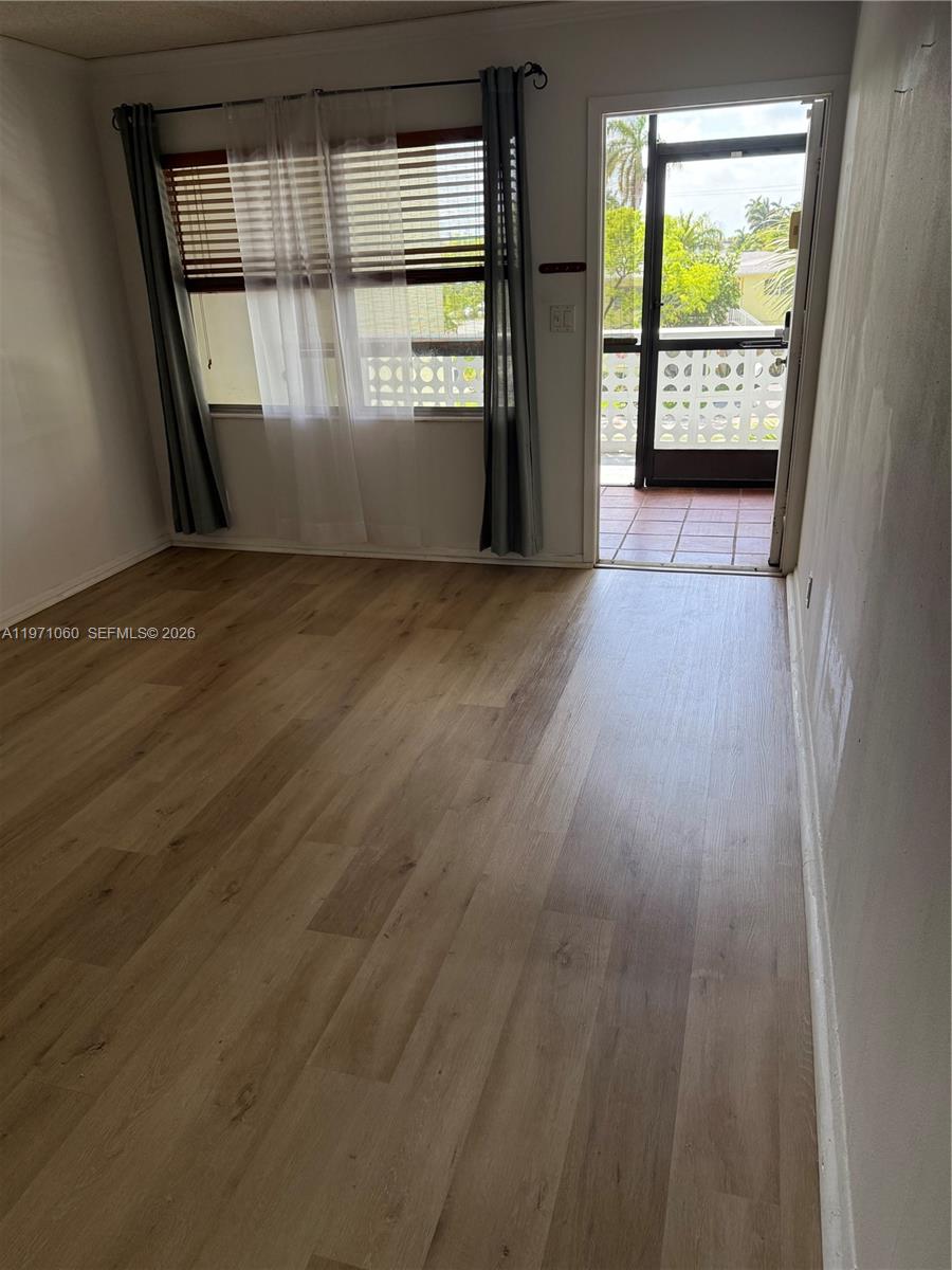SANTA MONICA CONDOMINIUM - Residential
