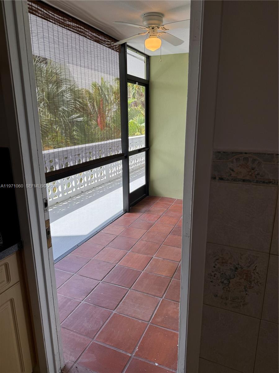 SANTA MONICA CONDOMINIUM - Residential