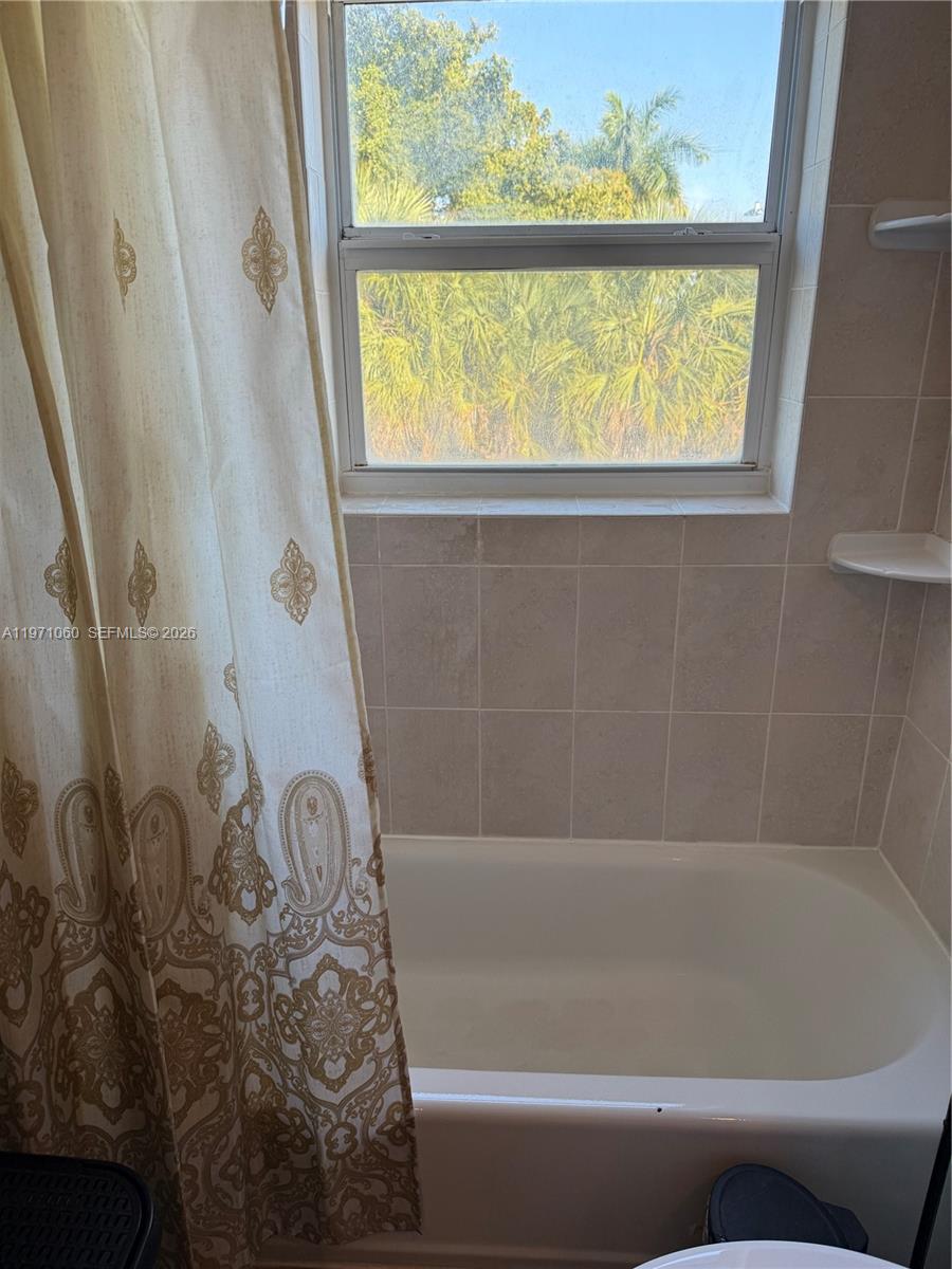 SANTA MONICA CONDOMINIUM - Residential