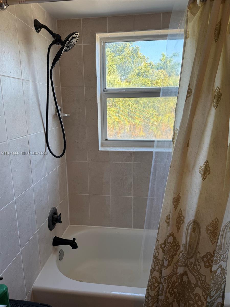 SANTA MONICA CONDOMINIUM - Residential