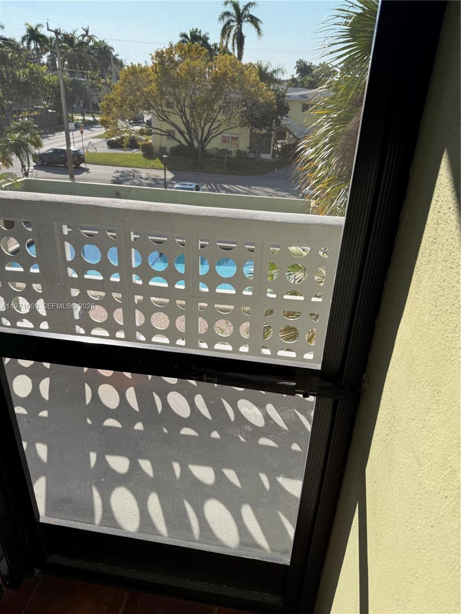 SANTA MONICA CONDOMINIUM - Residential