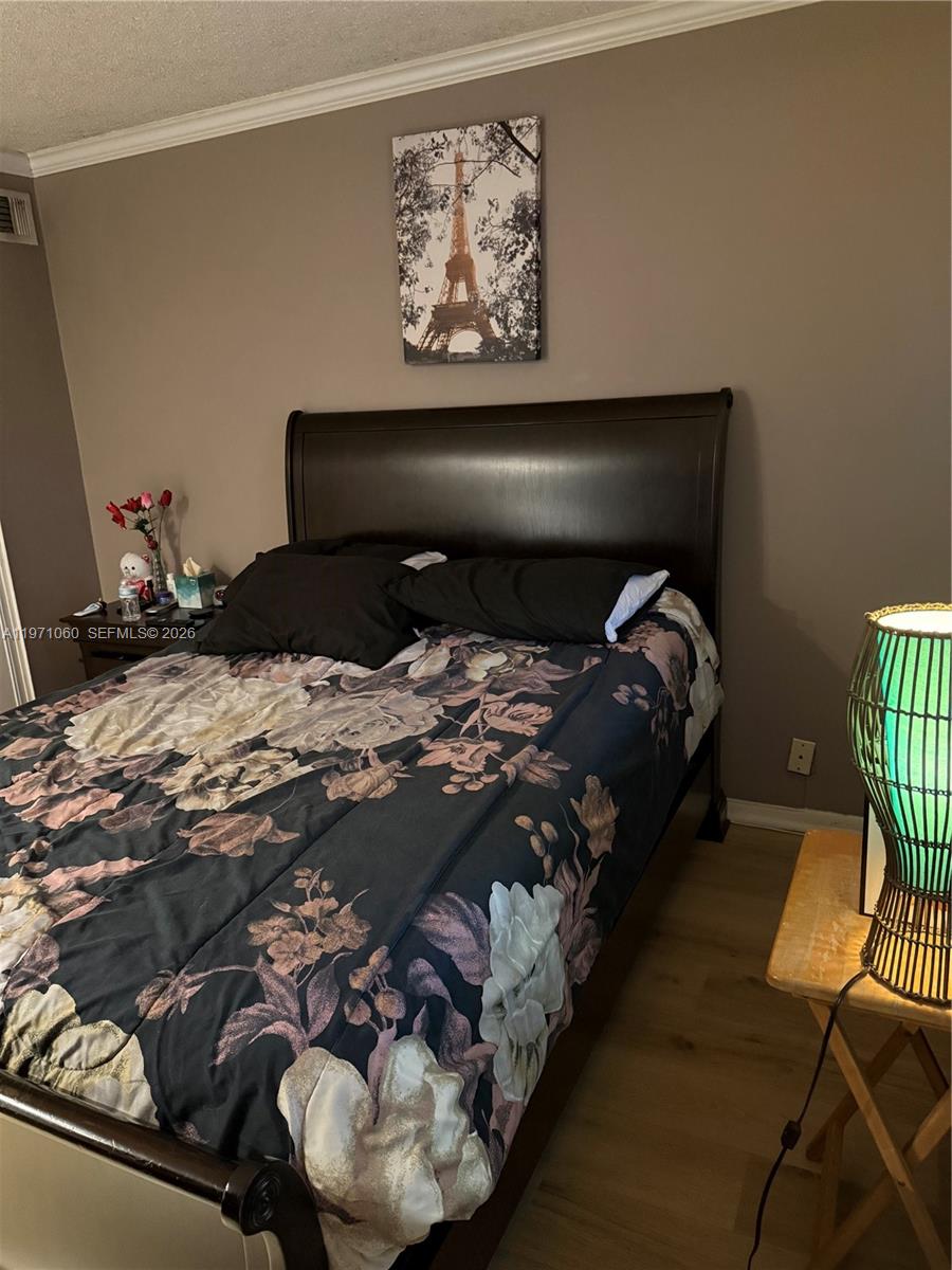 SANTA MONICA CONDOMINIUM - Residential