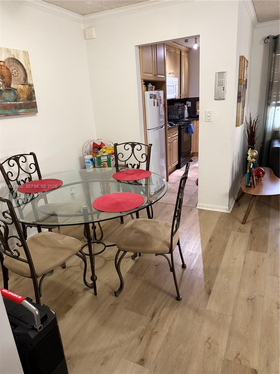 SANTA MONICA CONDOMINIUM - Residential