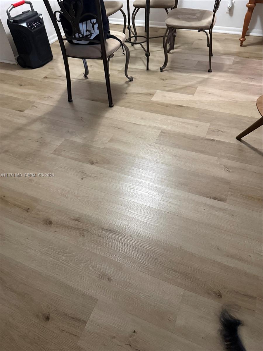 SANTA MONICA CONDOMINIUM - Residential