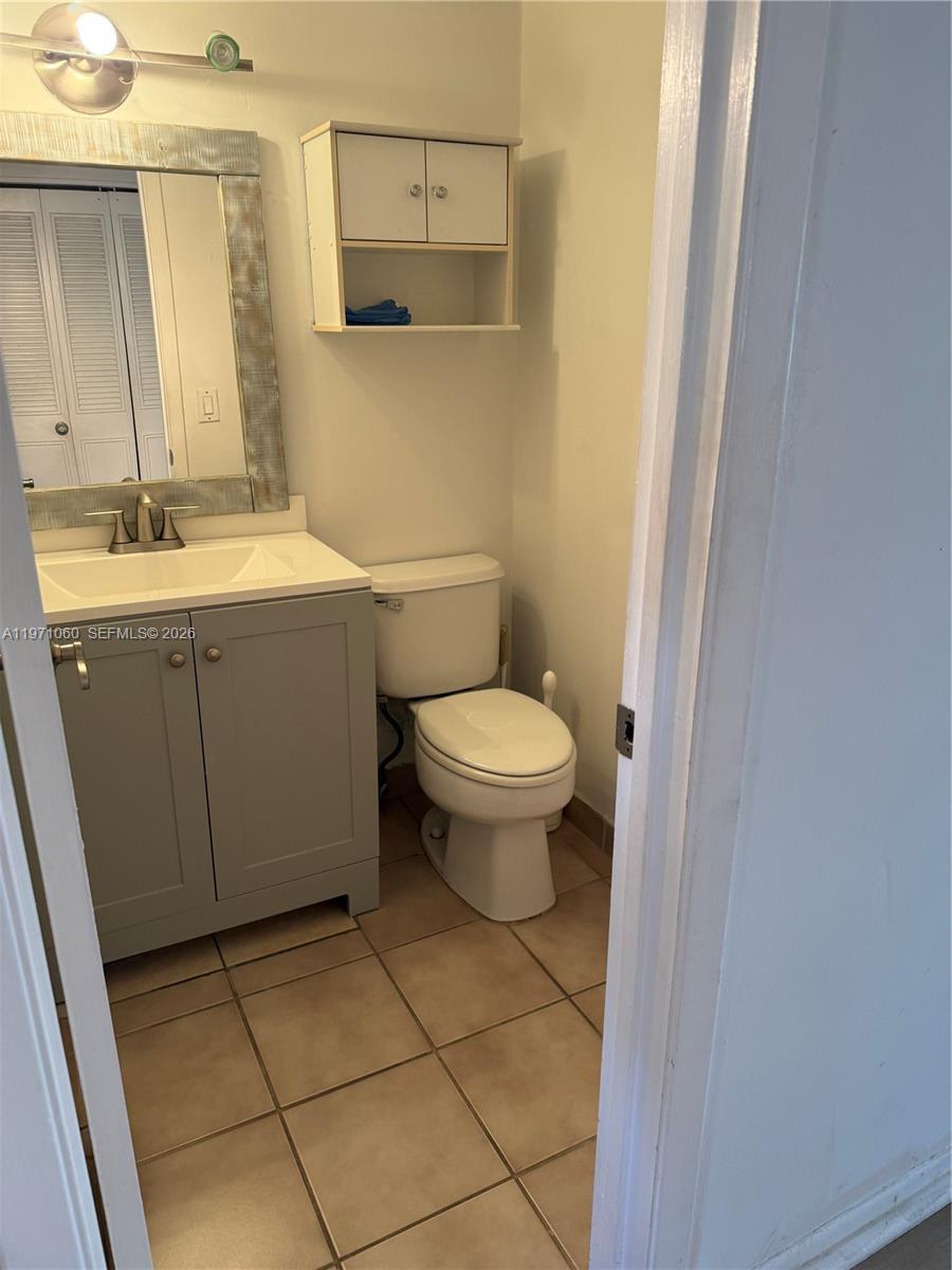 SANTA MONICA CONDOMINIUM - Residential