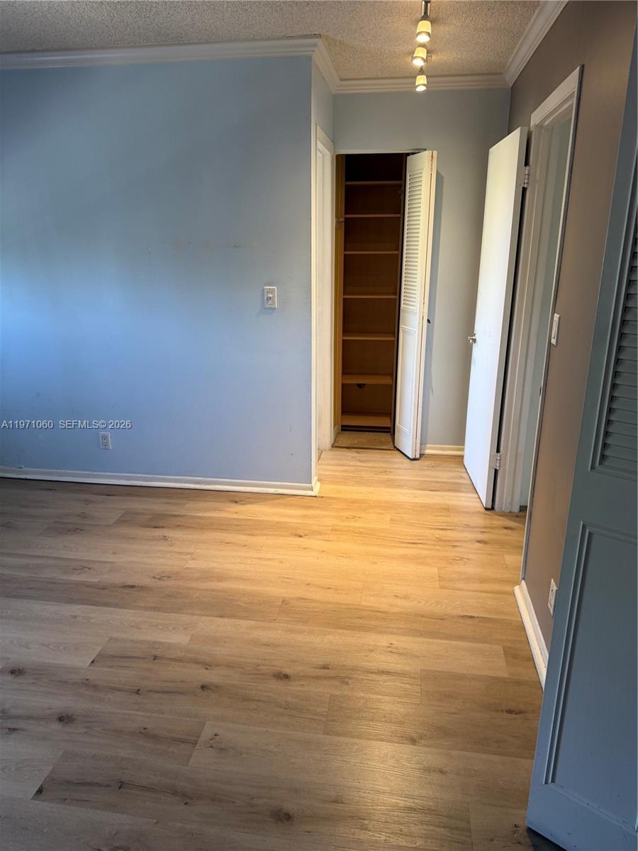 SANTA MONICA CONDOMINIUM - Residential