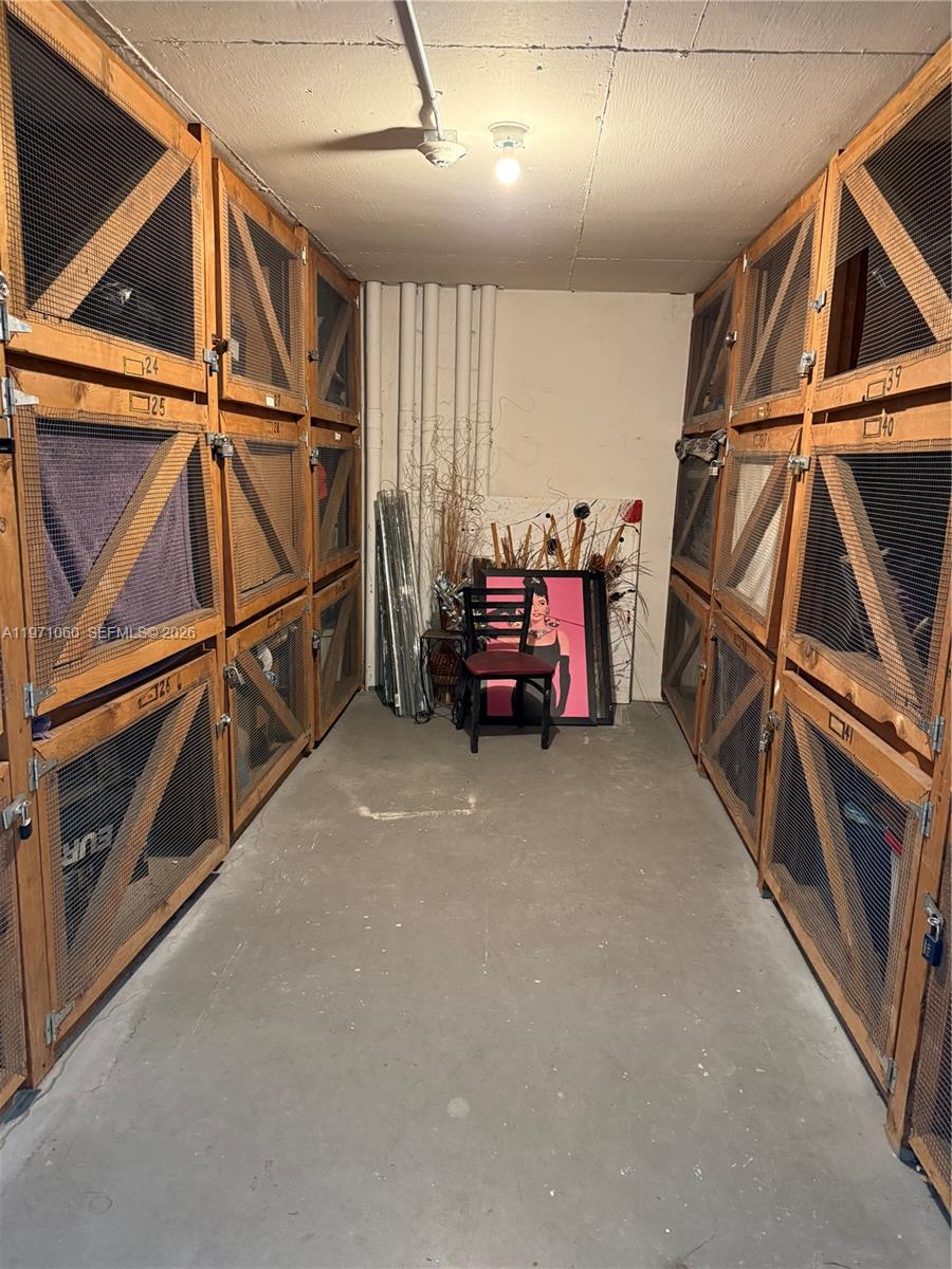 SANTA MONICA CONDOMINIUM - Residential