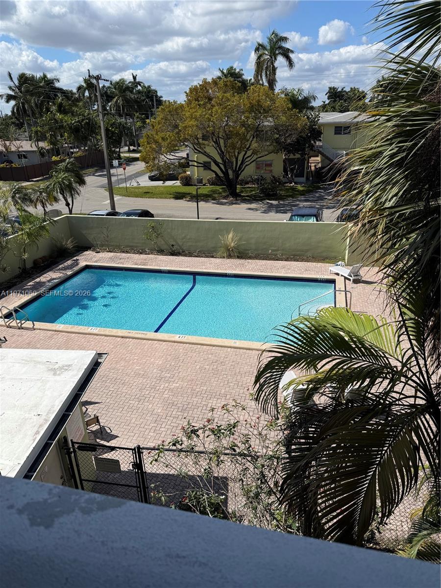 SANTA MONICA CONDOMINIUM - Residential