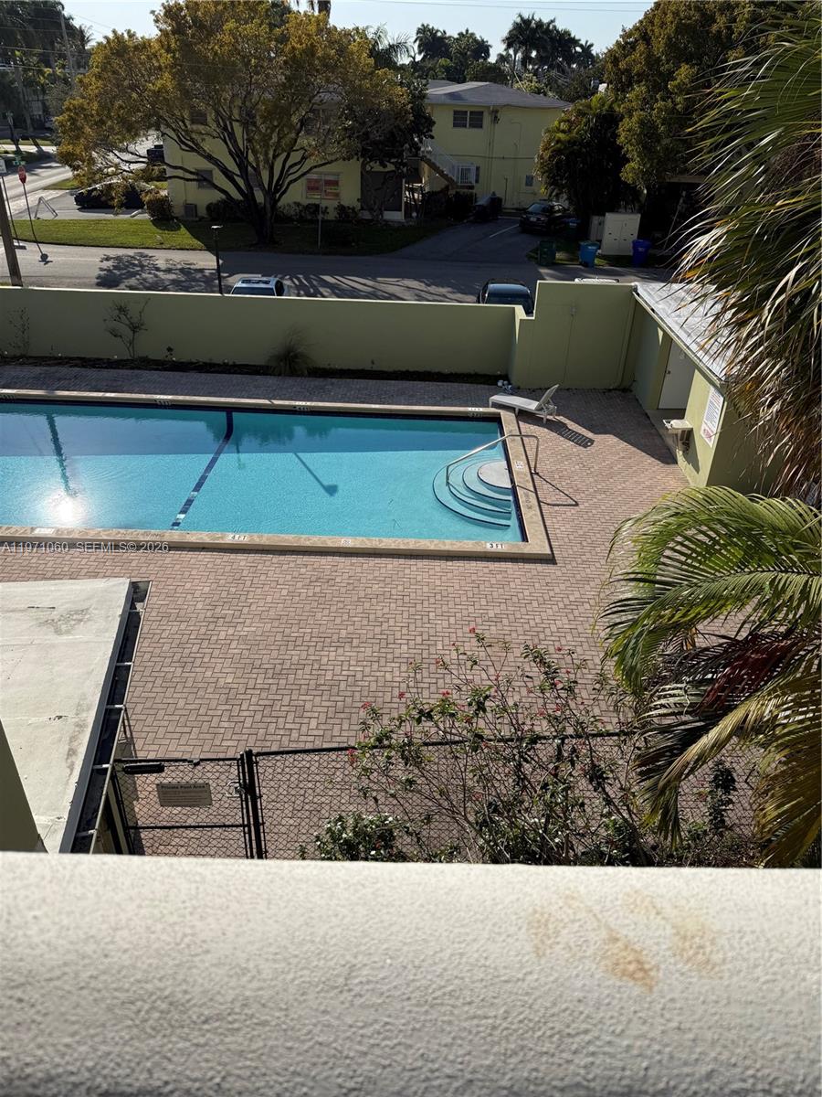 SANTA MONICA CONDOMINIUM - Residential