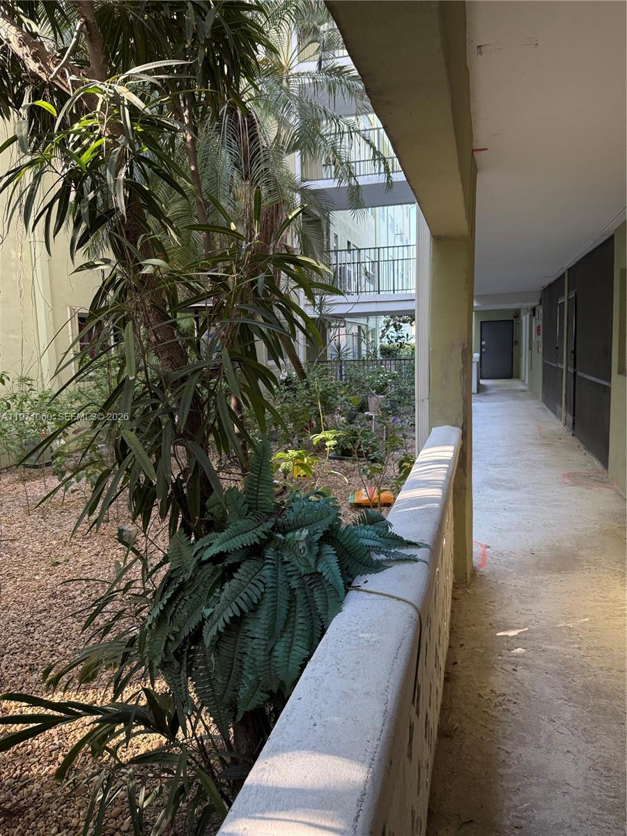 SANTA MONICA CONDOMINIUM - Residential