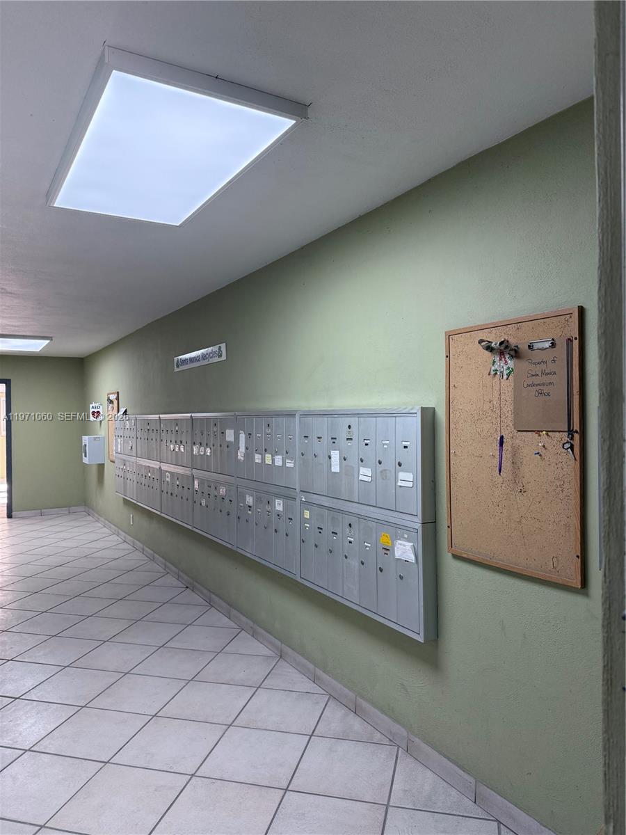 SANTA MONICA CONDOMINIUM - Residential