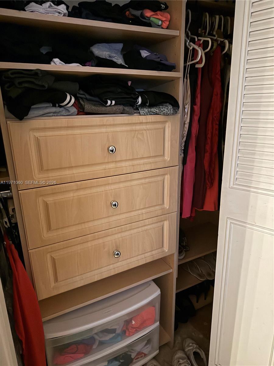 SANTA MONICA CONDOMINIUM - Residential