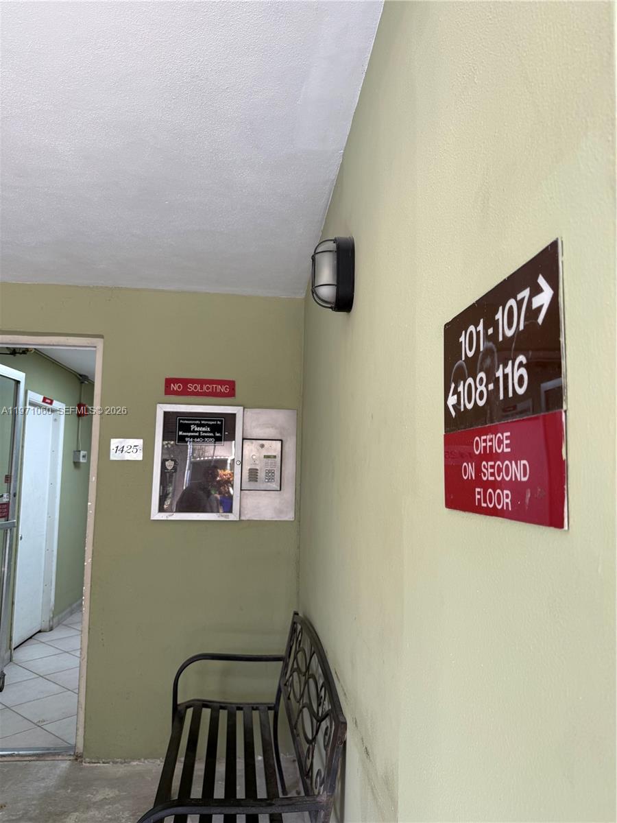 SANTA MONICA CONDOMINIUM - Residential