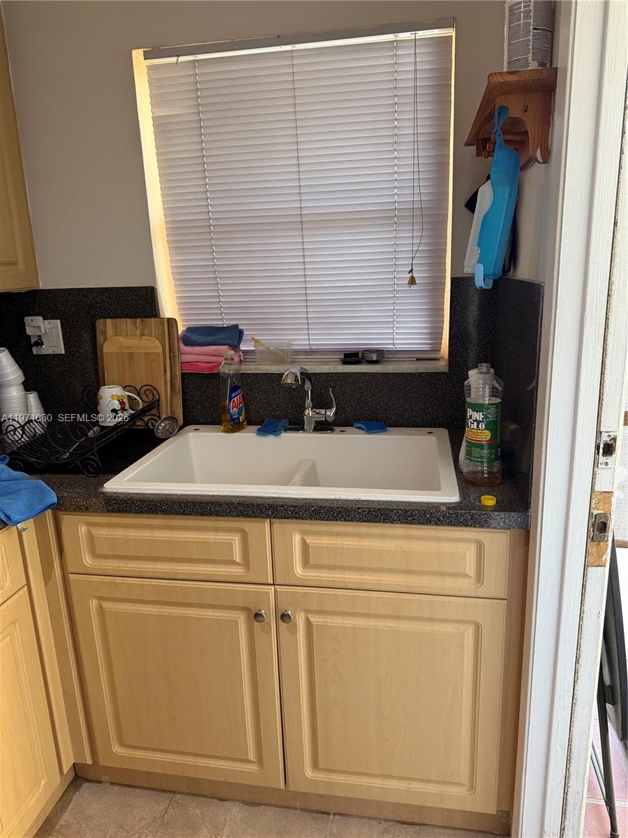 SANTA MONICA CONDOMINIUM - Residential