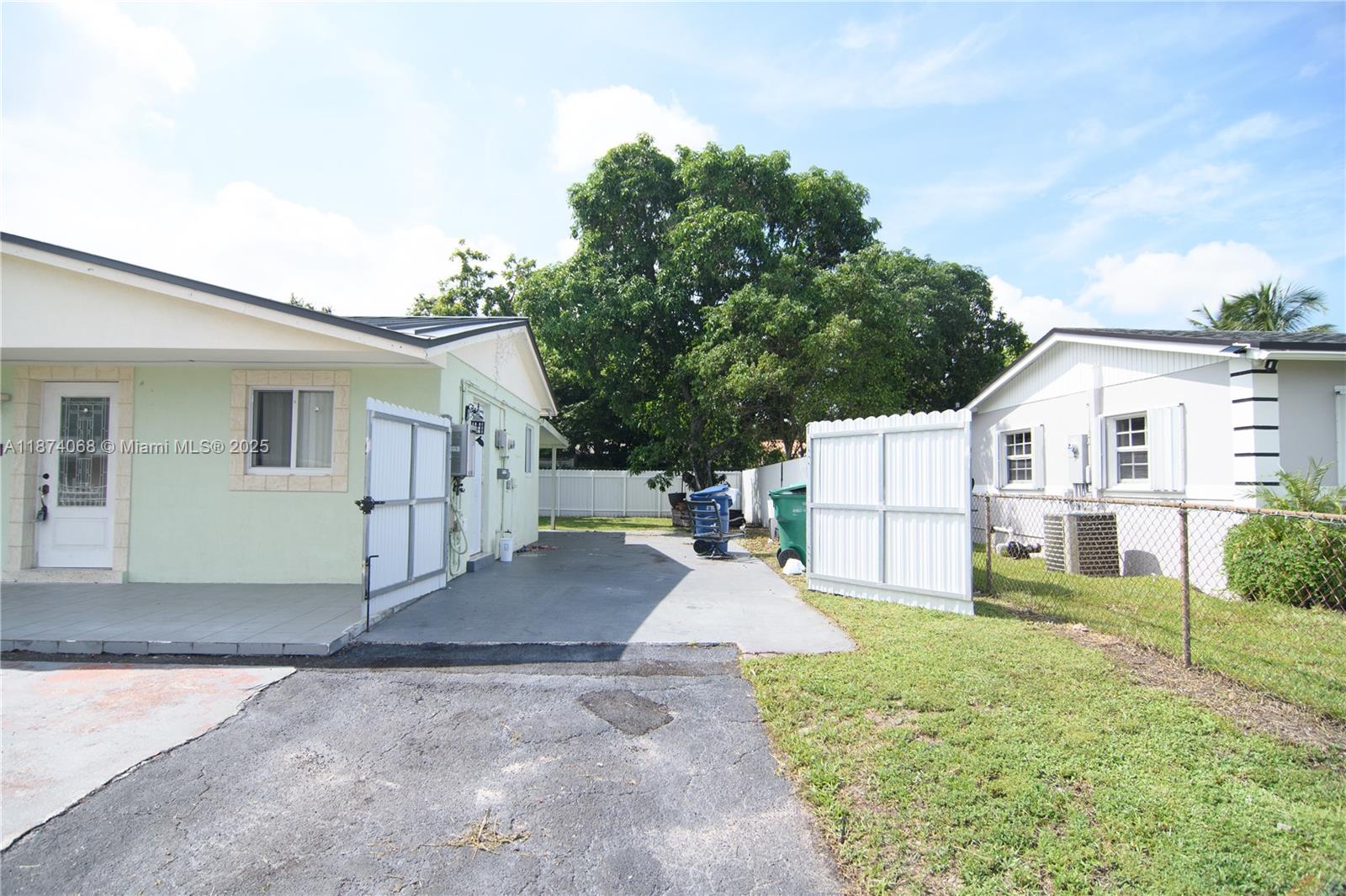 CAROL CITY GDNS 1ST ADDN - Residential