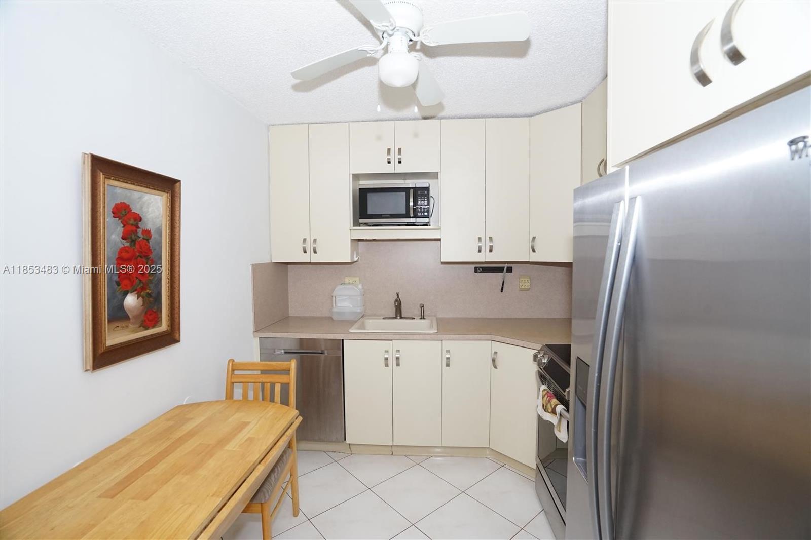 Fully Furnished 1 Bedroom Apartment for Rent!
This beautifully fully furnished residence offers breathtaking views of the lush grounds and scenic canal.
Enjoy resort-style amenities including:
Tennis courts
State-of-the-art gym with water views
Yoga studio, sauna, and barbecue area
Valet parking and covered garage
Rent includes: water, sewer, cable TV, and full access to all amenities.
Prime location: Just a short walk to the beach, shopping, and restaurants. Minutes from major airports, casinos, Aventura Mall, the Hollywood Boardwalk, and Gulfstream Park.