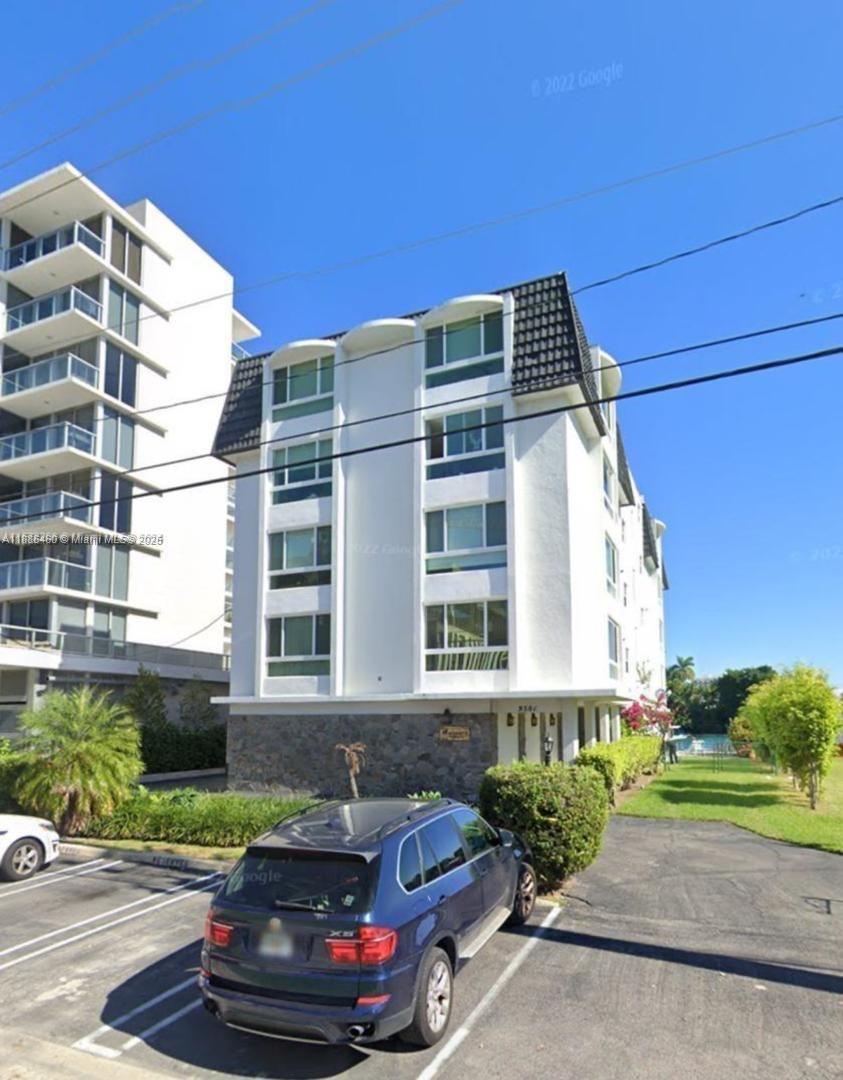 MANSARD CONDO - Residential Lease