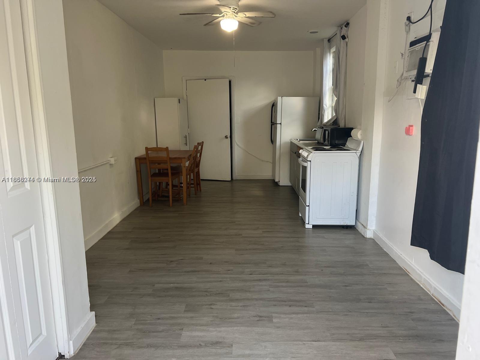 LOCATION, LOCATION, LOCATION!!! FEW BLOCKS FROM HOLLYWOOD BLVD. RESTAURANTS, SUPERMARKET, BAR AND MUCH MORE. RENEWED EFFICIENCY WITH FULL KITCHEN. WATER SEWER AND ELECTRICITY INCLUDED. I LOVE THE LIFE!!, LA VIDA ES BELLA. EZ TO SHOW, FAST APPROVAL, MOVE IN TOMORROW IF YOU NEED