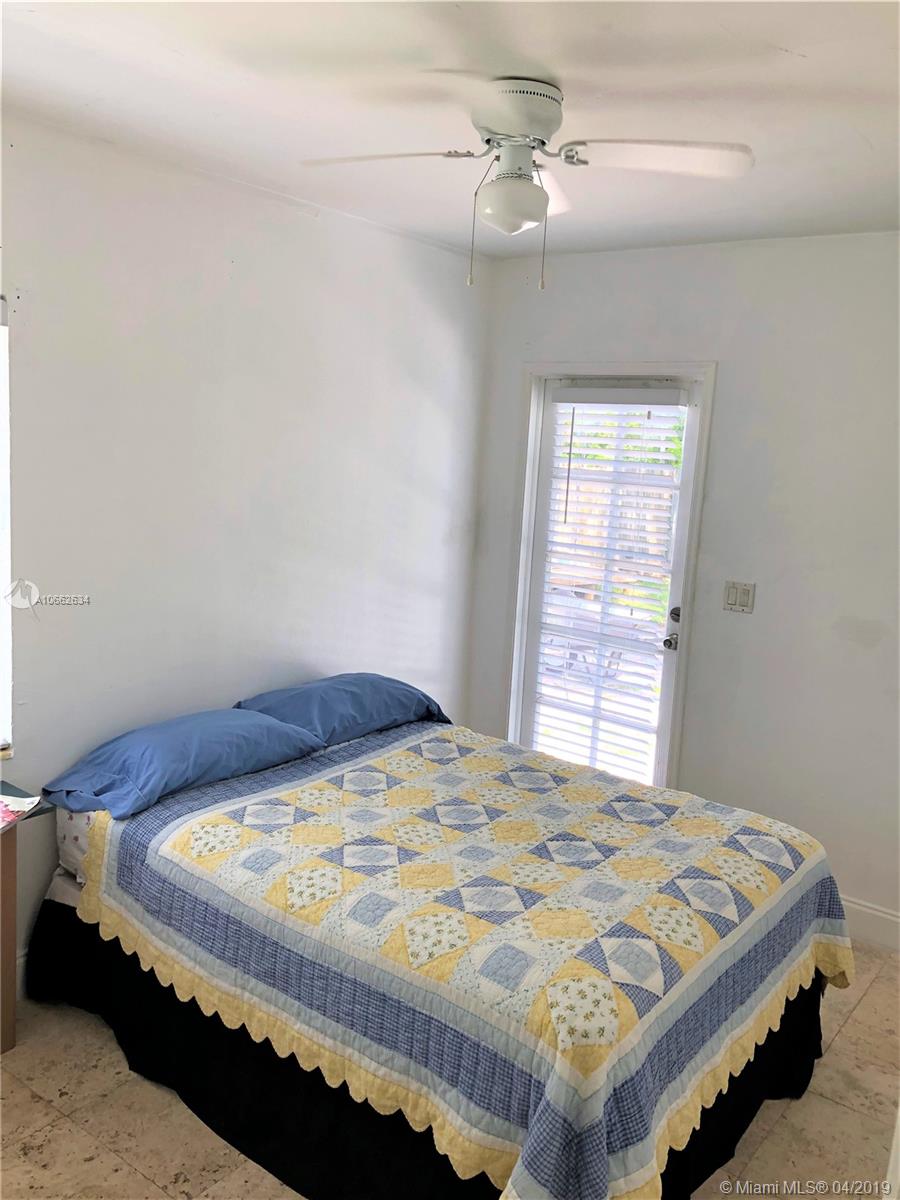 HOLLYWOOD LITTLE RANCHES - Residential