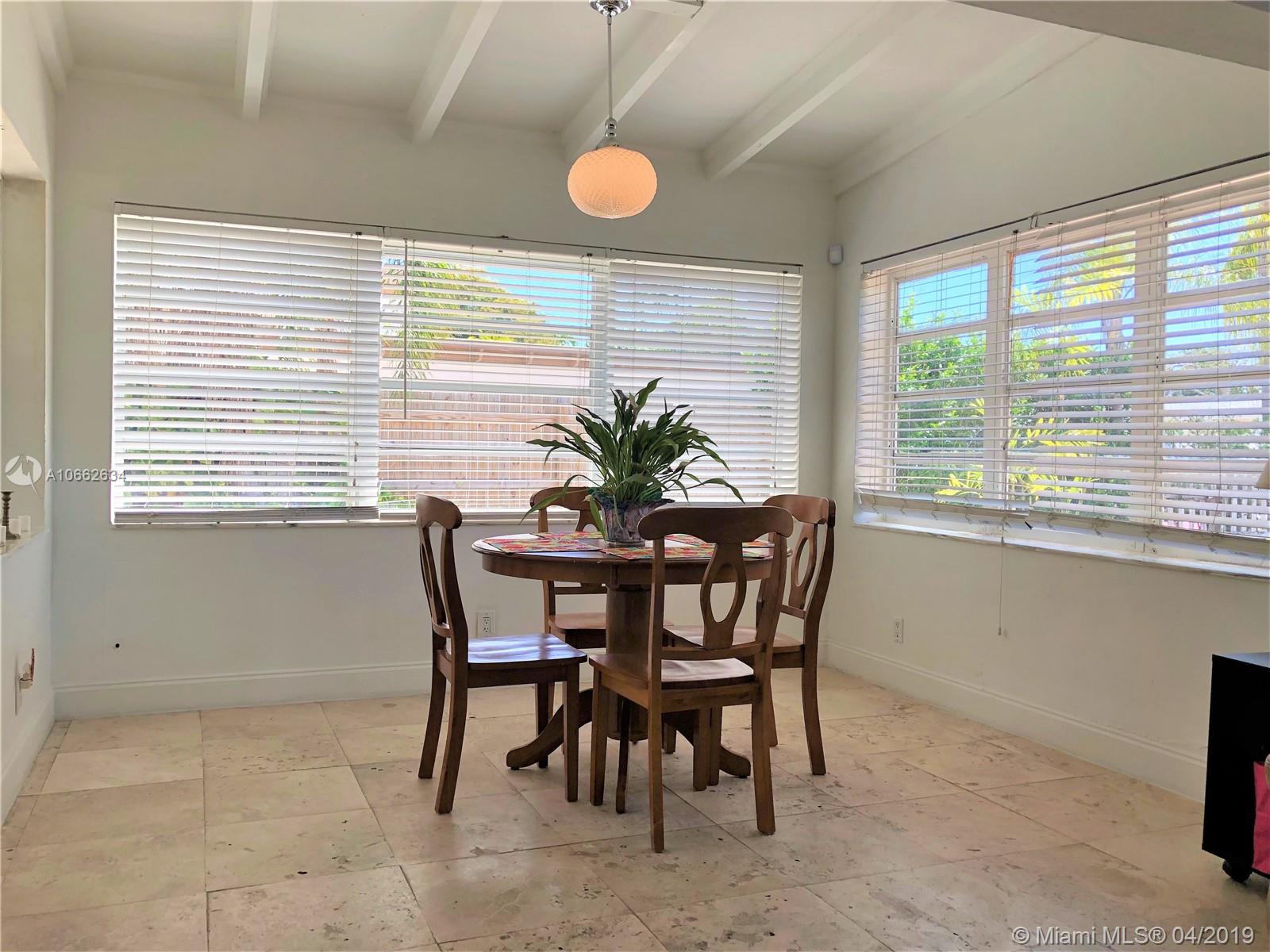 HOLLYWOOD LITTLE RANCHES - Residential