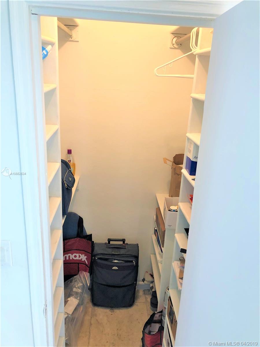 HOLLYWOOD LITTLE RANCHES - Residential