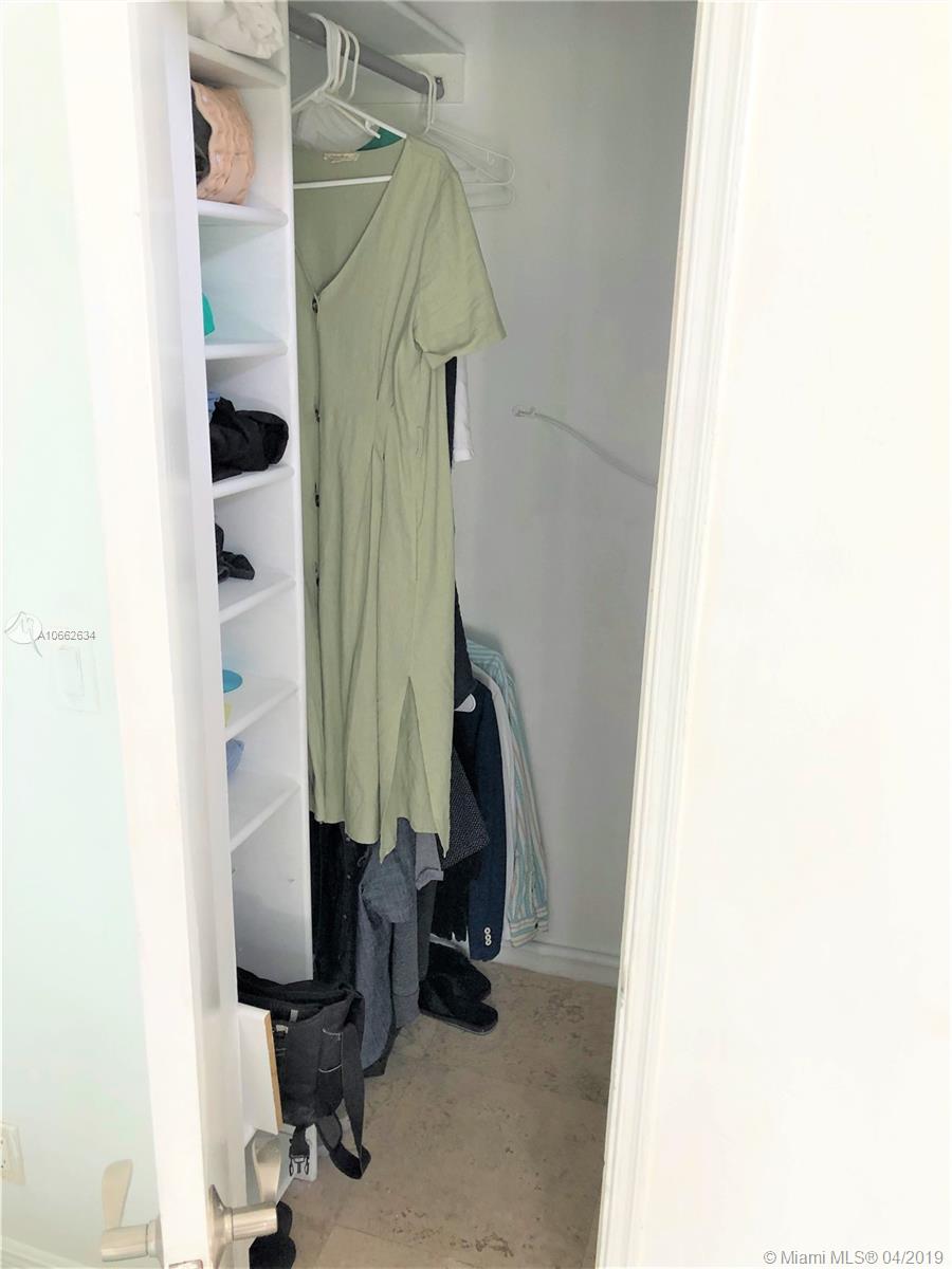 HOLLYWOOD LITTLE RANCHES - Residential