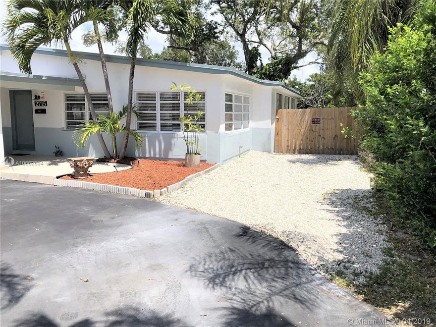 MID-CENTURY MODERN ARCHITECTURE AT IT'S BEST.  FAMOUS ARCHITECT KENNETH J. SPRY. VAULTED CEILINGS AND AN EXTRA OVERSIZED GARDEN (13,332 SQFT LOT) ARE SOME OF THE GREAT FEATURES OF THIS 3 BEDROOM HOME LOCATED IN SOUGHT-AFTER HOLLYWOOD LITTLE RANCHES NEIGHBORHOOD. LOCATED JUST BLOCKS AWAY FROM THE CAFES, RESTAURANTS & SHOPS AT HOLLYWOOD CIRCLE. 1 CAR GARAGE PLUS 1 CARPORT. TRAVERTINE MARBLE FLOORS THROUGHOUT. FLORIDA ROOM WITH A FULL WALL OF SLIDING GLASS DOORS AND A SUNKEN DINING ROOM MAKES THIS HOME PERFECT FOR ENTERTAINING. NEWER ROOF, NEWER A/C, TANKLESS WATER HEATER. EASY TO SHOW! ASK FOR A TOUR TODAY.