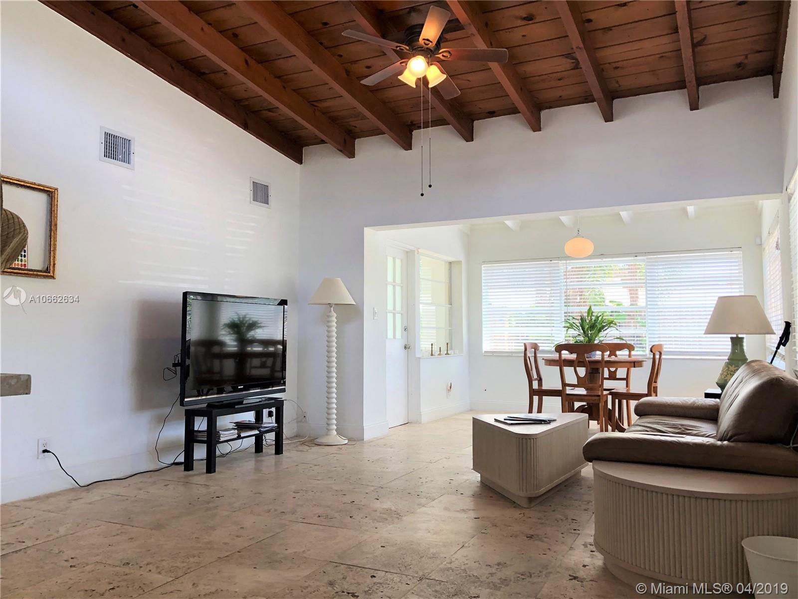 HOLLYWOOD LITTLE RANCHES - Residential