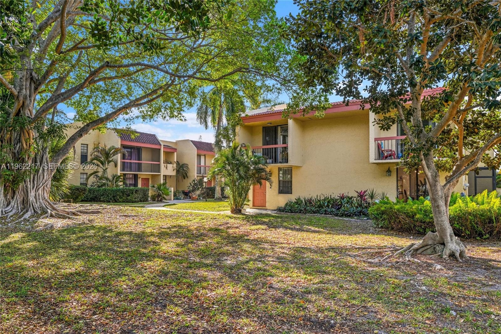 VISTA GARDENS I CONDO - Residential