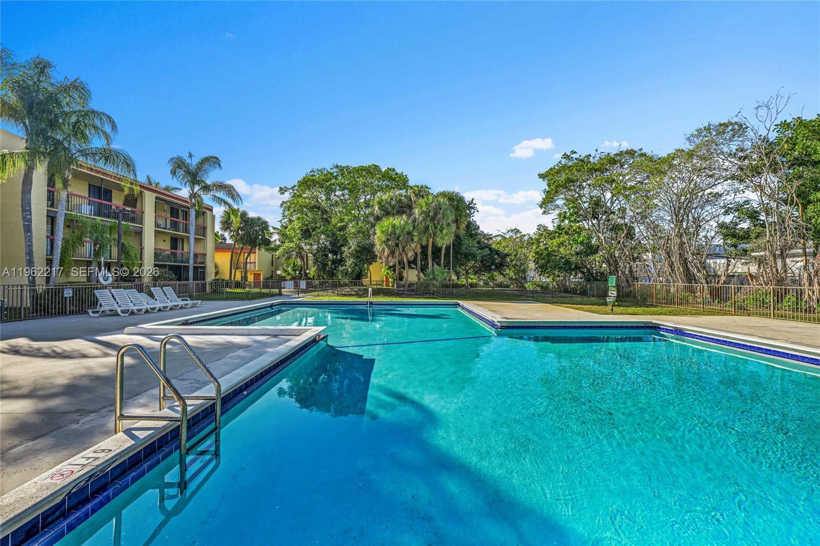 VISTA GARDENS I CONDO - Residential