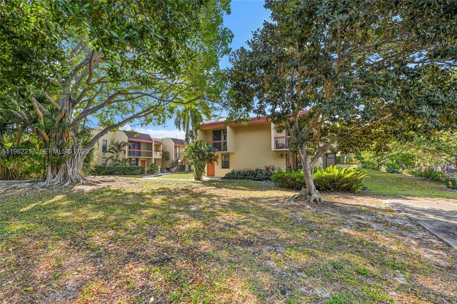 VISTA GARDENS I CONDO - Residential