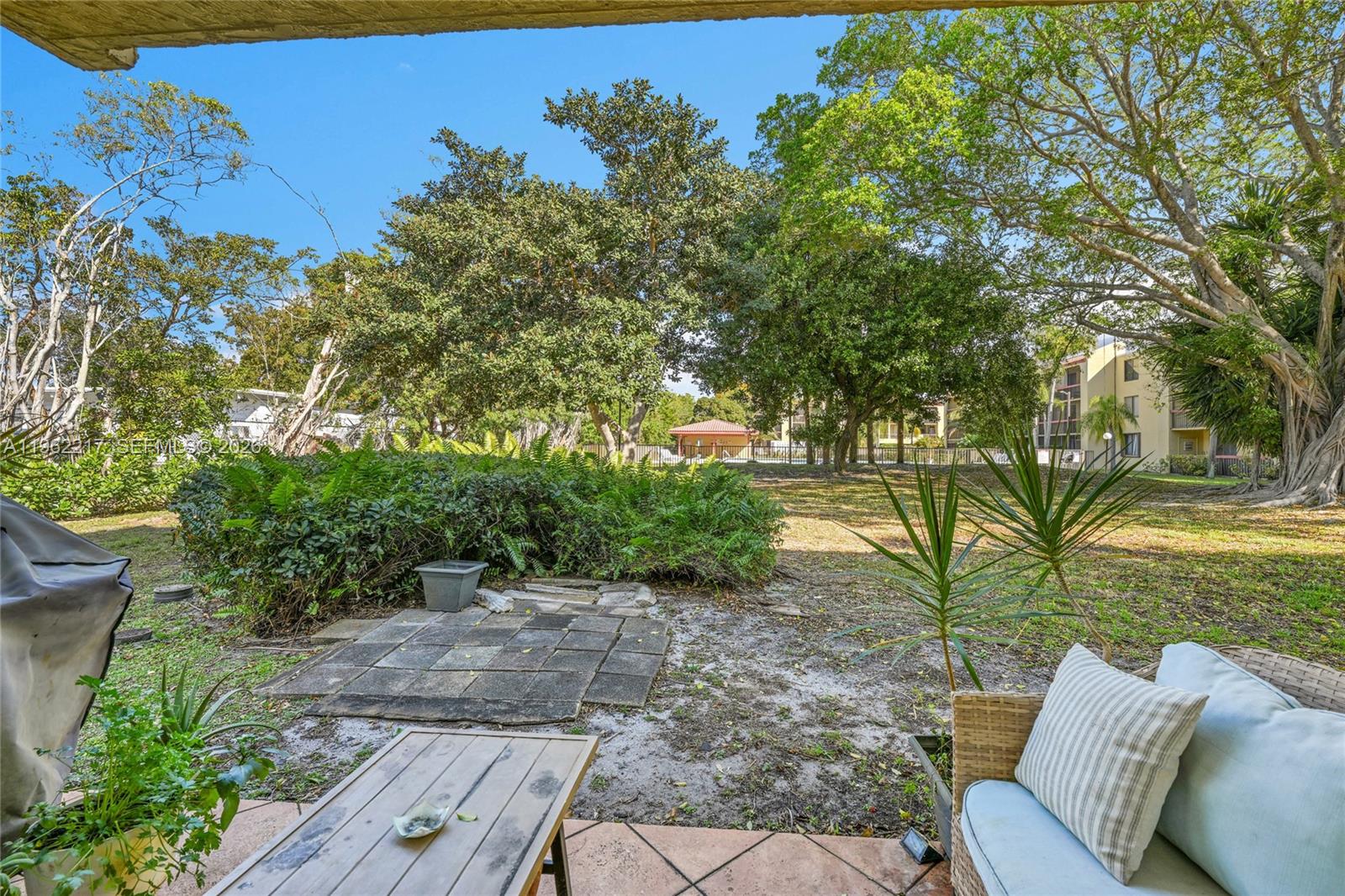 VISTA GARDENS I CONDO - Residential