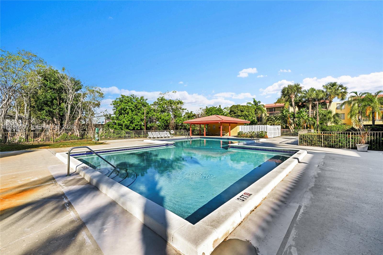 VISTA GARDENS I CONDO - Residential