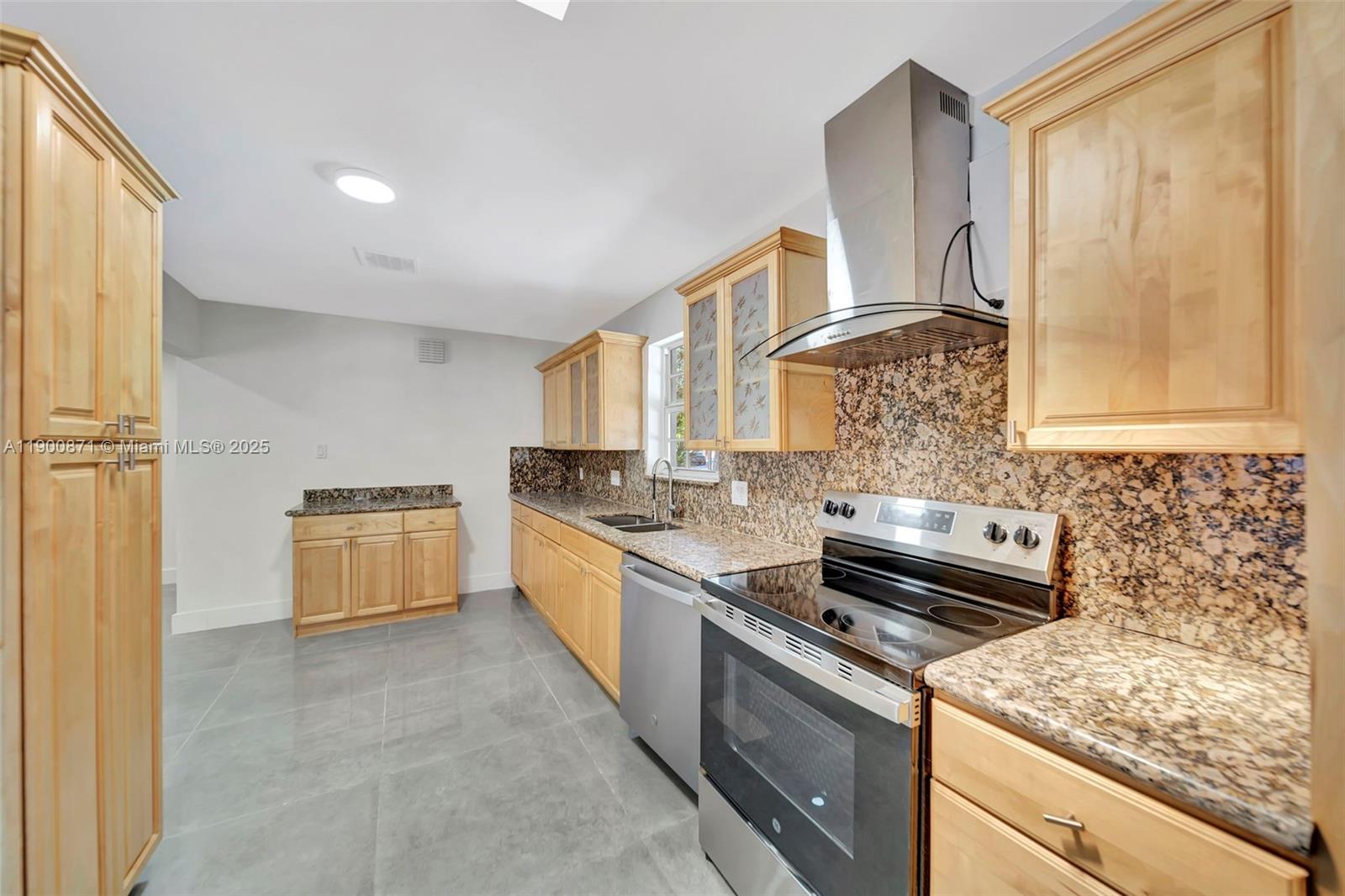 PICKWICK LAKE ESTATES SEC - Residential Lease