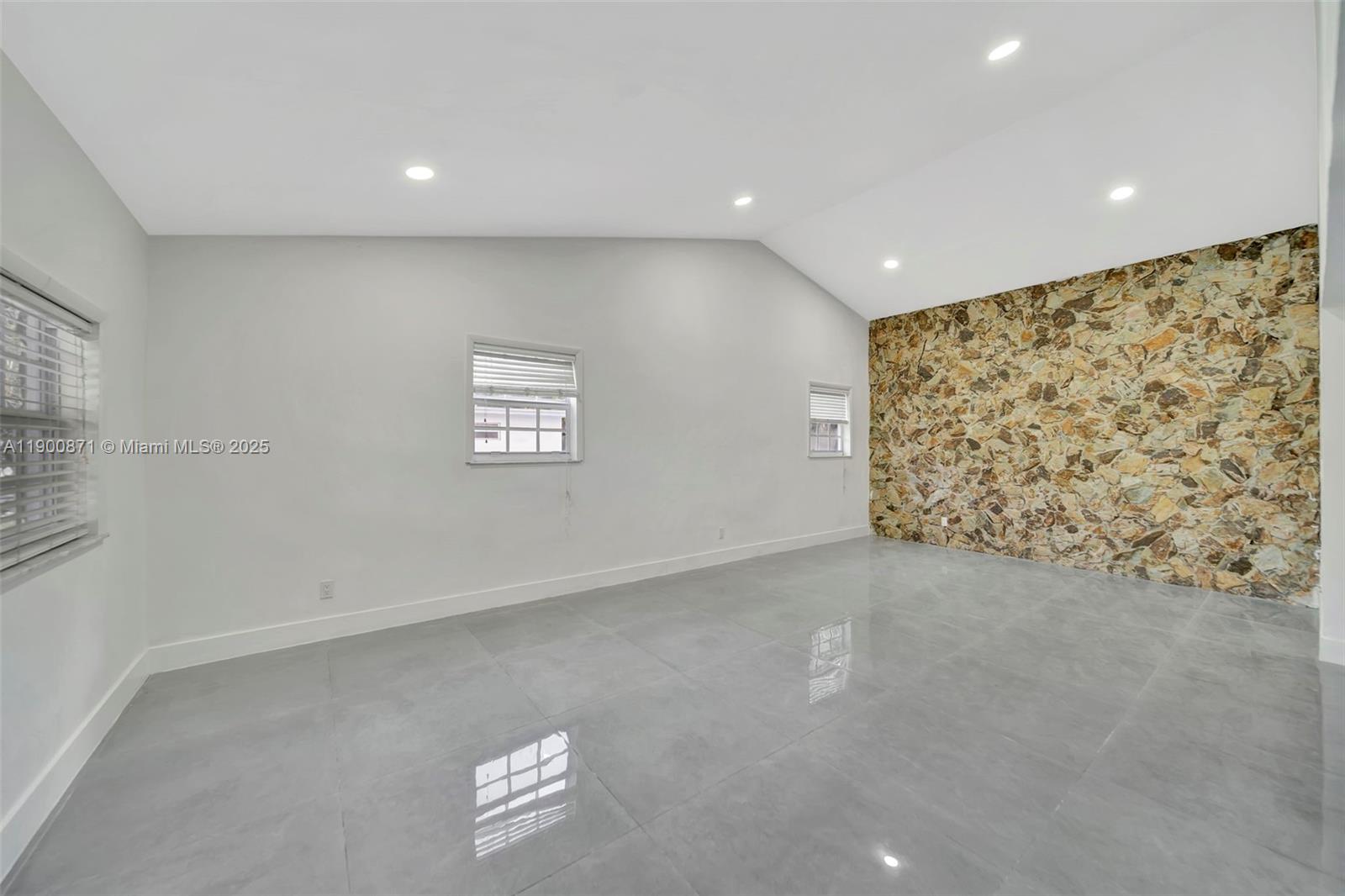 PICKWICK LAKE ESTATES SEC - Residential Lease