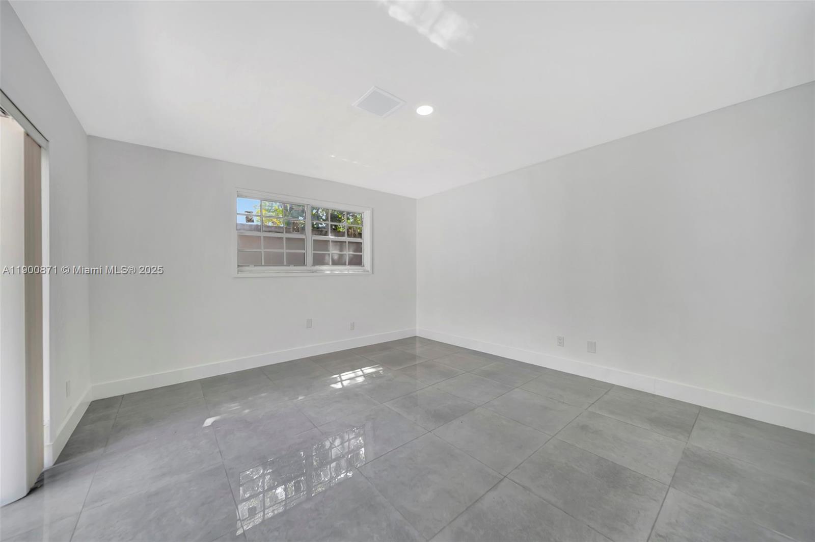 PICKWICK LAKE ESTATES SEC - Residential Lease