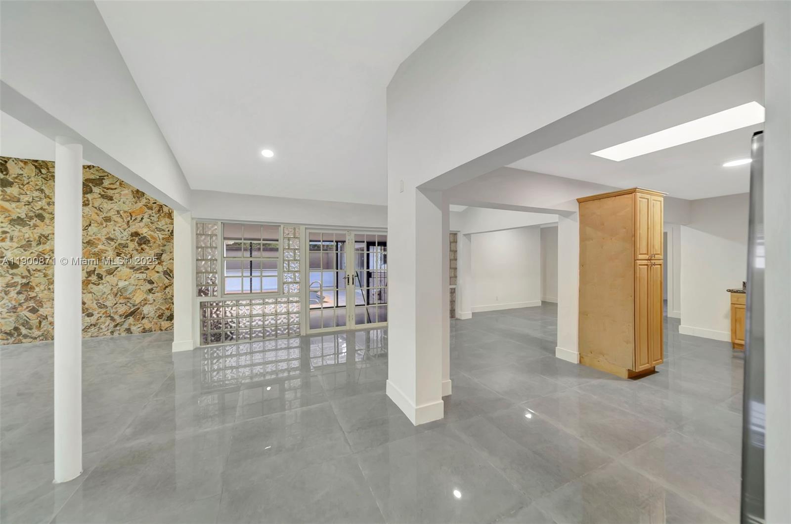 PICKWICK LAKE ESTATES SEC - Residential Lease