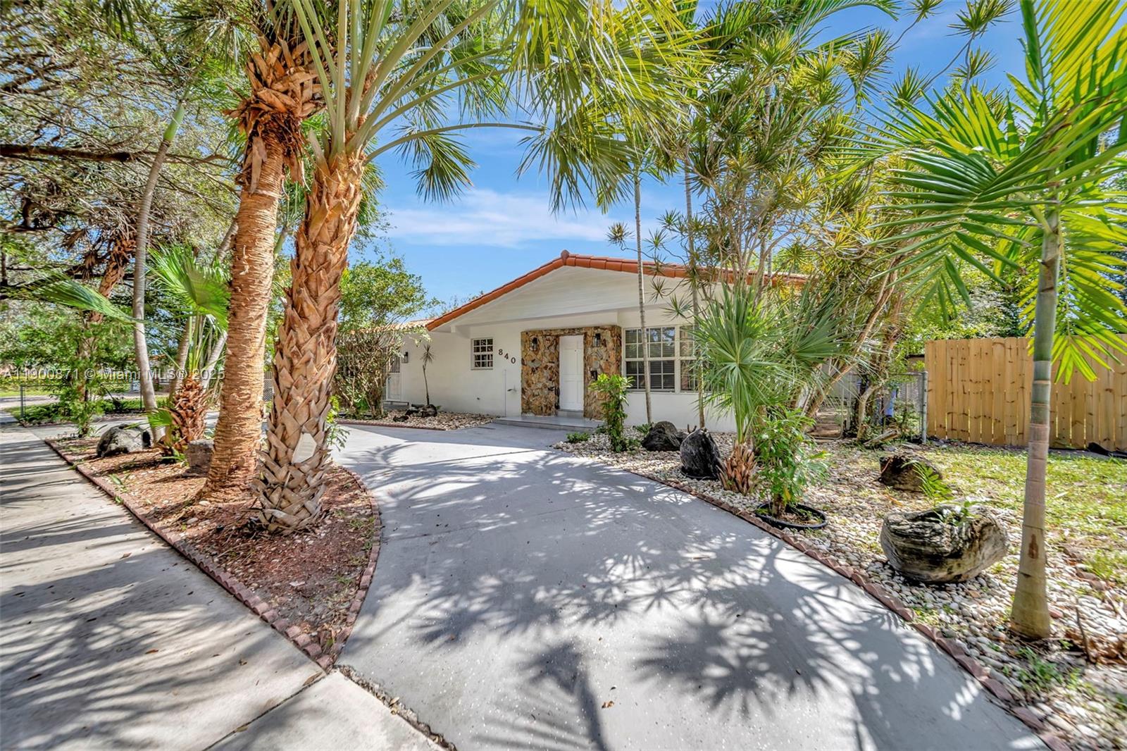 PICKWICK LAKE ESTATES SEC - Residential Lease