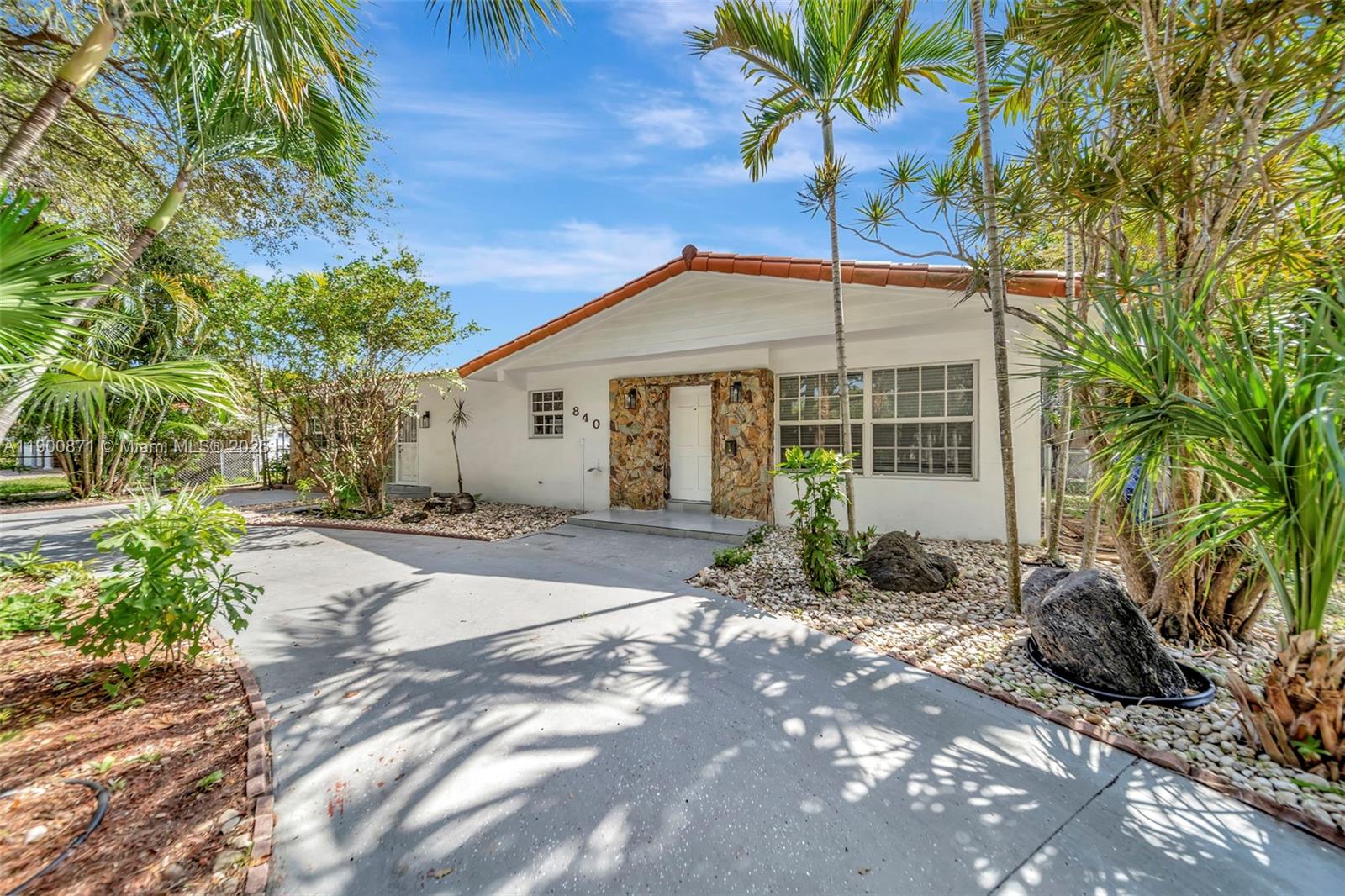 PICKWICK LAKE ESTATES SEC - Residential Lease