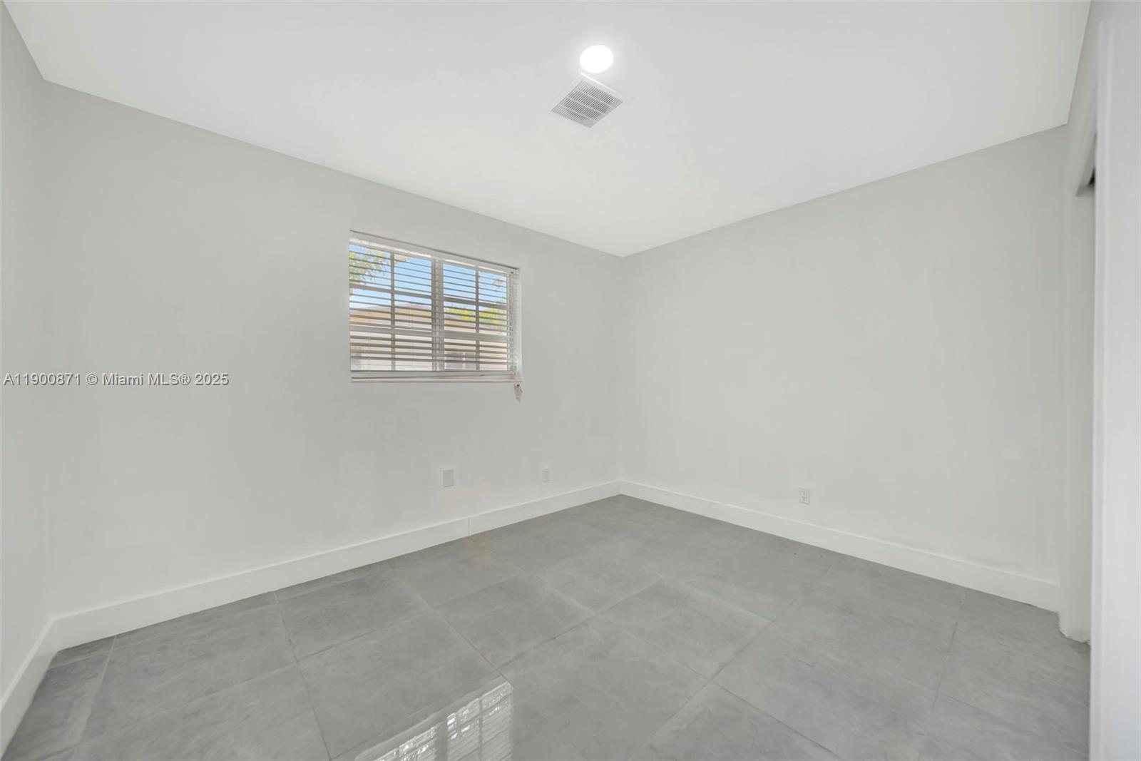 PICKWICK LAKE ESTATES SEC - Residential Lease