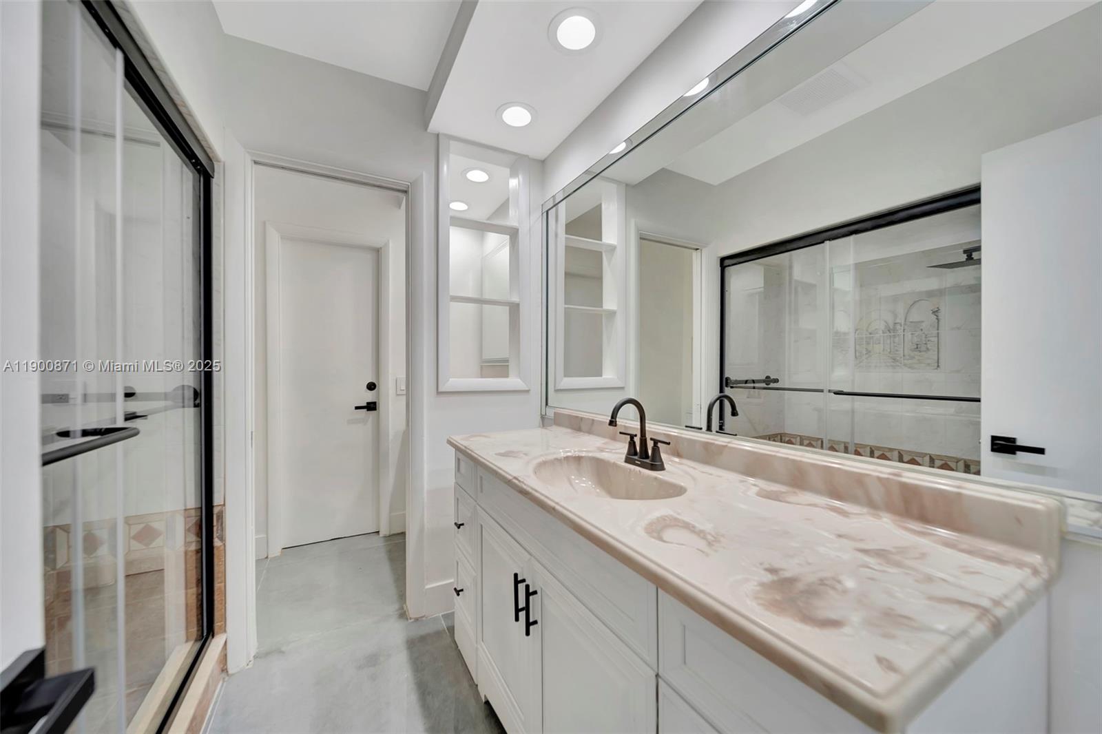 PICKWICK LAKE ESTATES SEC - Residential Lease