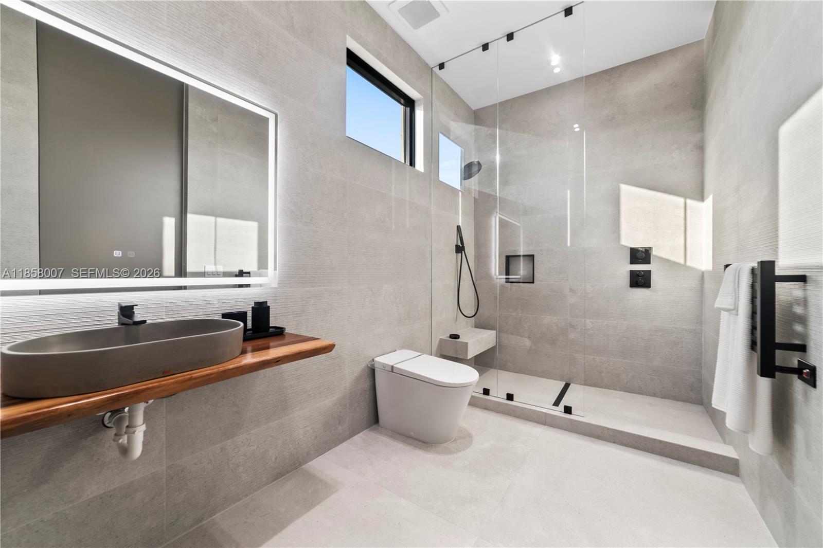 GOLDEN ISLES ESTATES - Residential