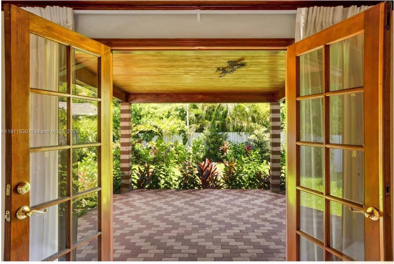 HIBISCUS ISLAND - Residential Lease