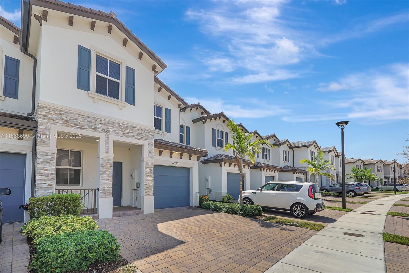 Beautiful 4BR Home by the Lake in Lennar’s Westview – Section 8 Welcome!
Spacious 4-bedroom, 2.5-bath home with garage + private driveway, and modern open layout. Located in the sought-after Westview community with a brand-new clubhouse, pool, gym, and more. Washer/dryer included. Pet-friendly. Section 8 accepted. Close to schools, shopping, and highways – a perfect place to call home!