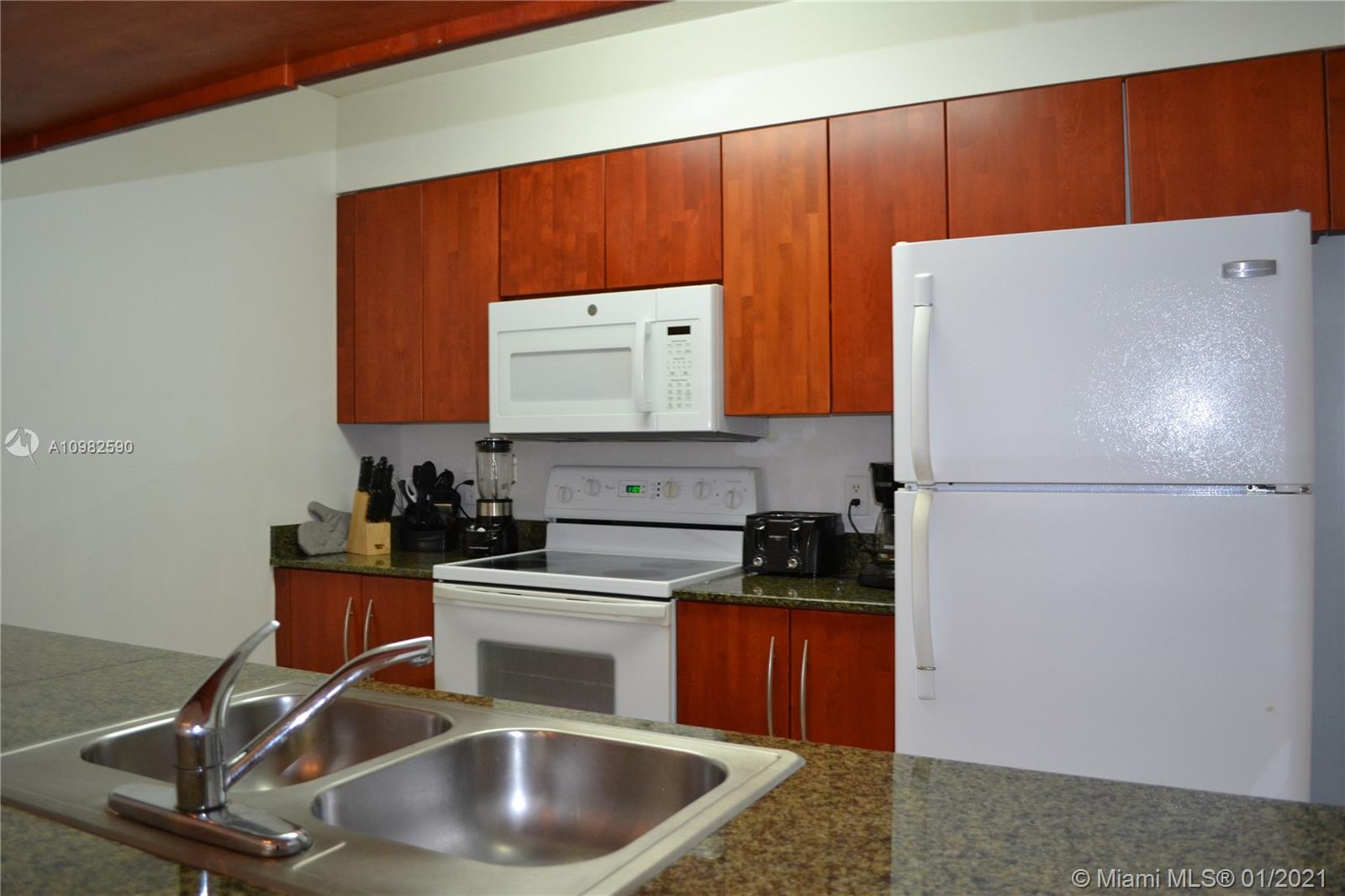 THE CLUB AT BRICKELL BAY - Residential Lease