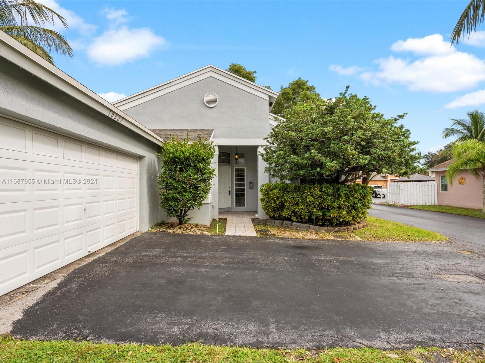 Property for Sale at 10627 Lago Welleby Dr, Sunrise, Miami-Dade County, Florida - Bedrooms: 3 
Bathrooms: 2  - $490,000