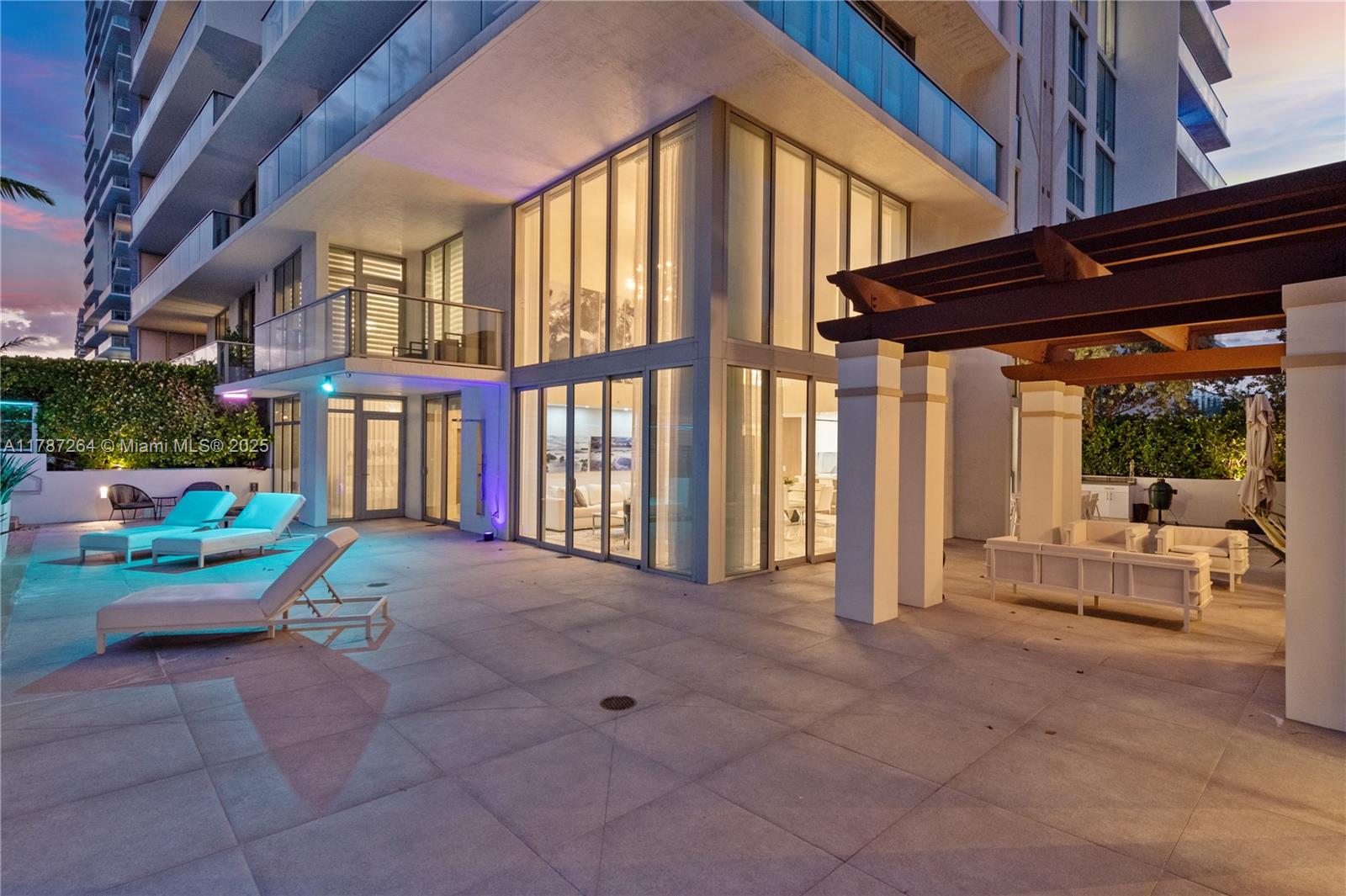 PARQUE TOWERS CONDO - Residential