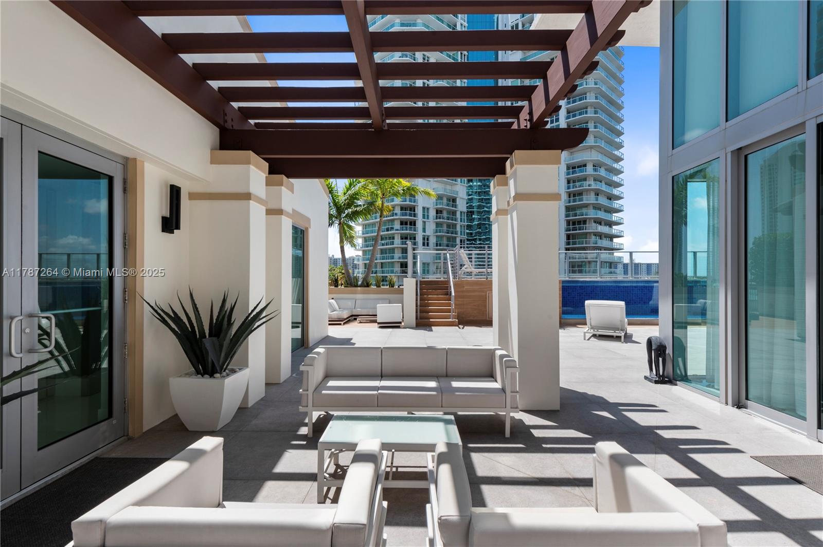 PARQUE TOWERS CONDO - Residential