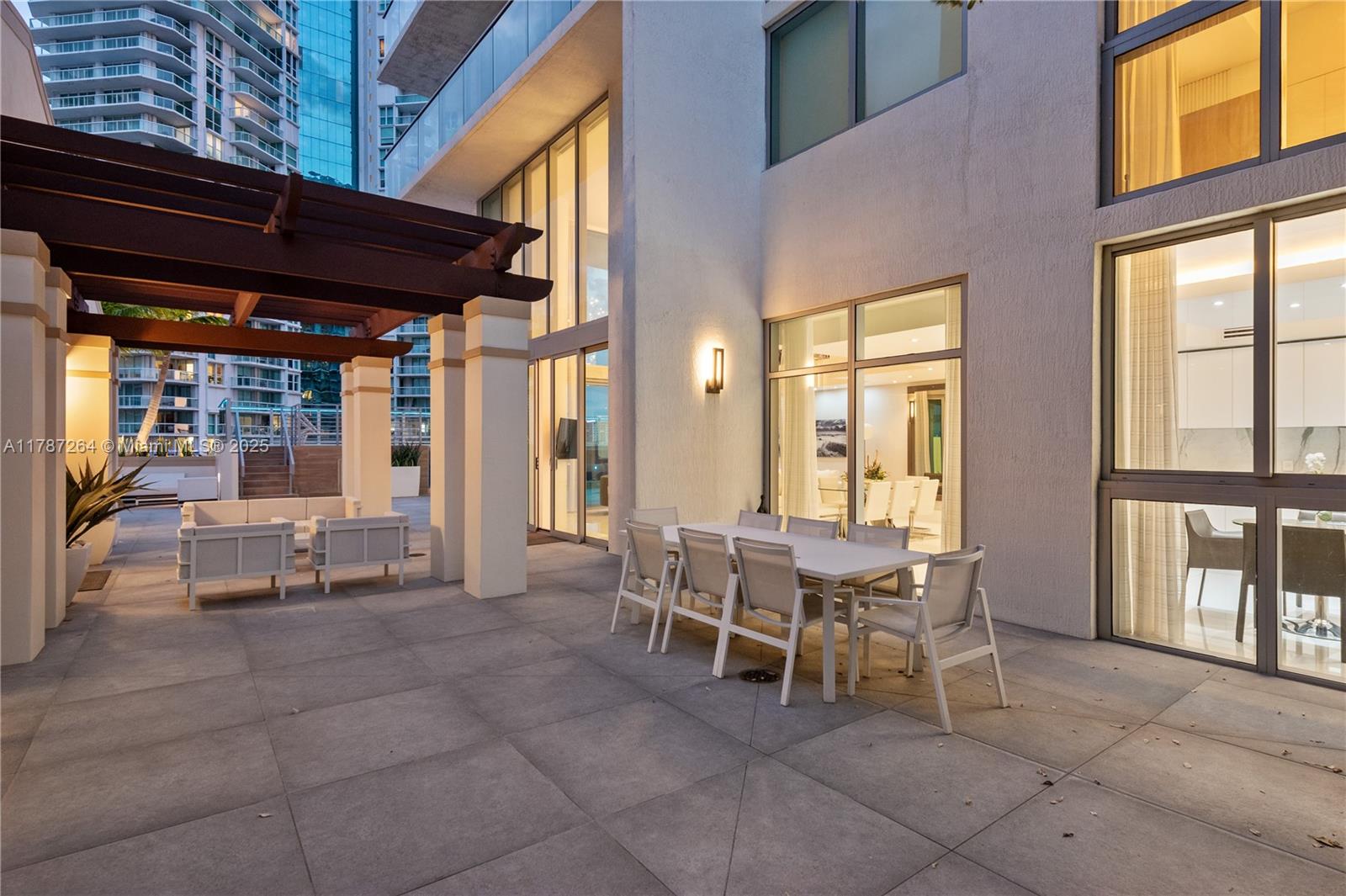 PARQUE TOWERS CONDO - Residential